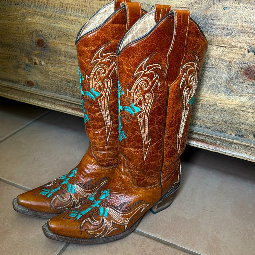 Used corral boots with turquoise cross